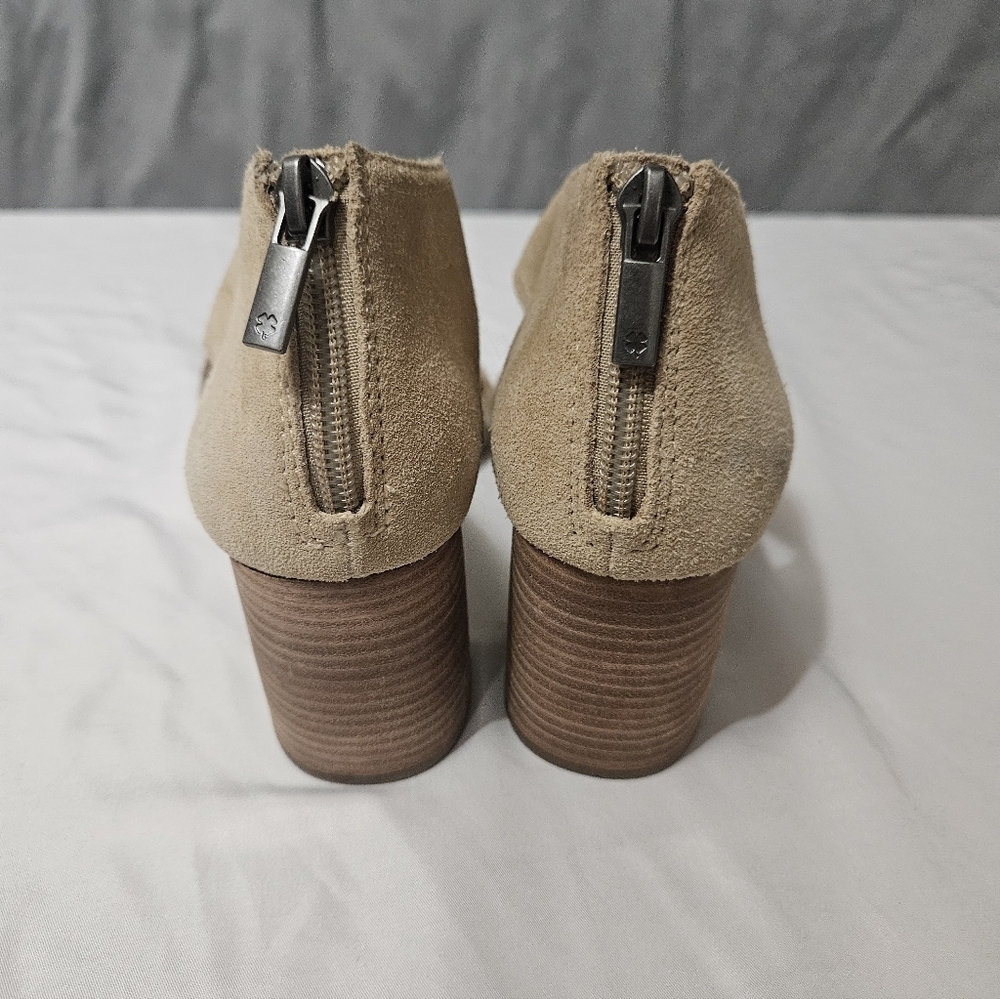 Lucky Brand Vidva Block Heel Preppy Zip Back Heeled Strappy Sandal Size 8.5 - Picture 3 of 8